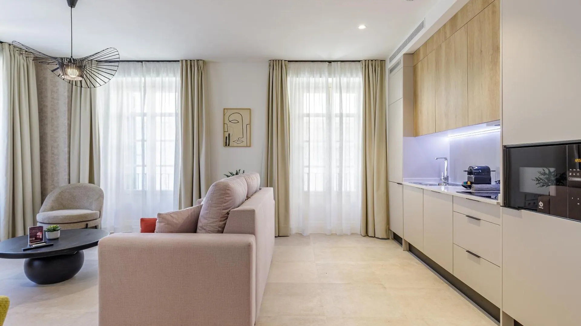 Plaza Del Siglo Suites & Boutique Apartments By Caleta Homes Màlaga