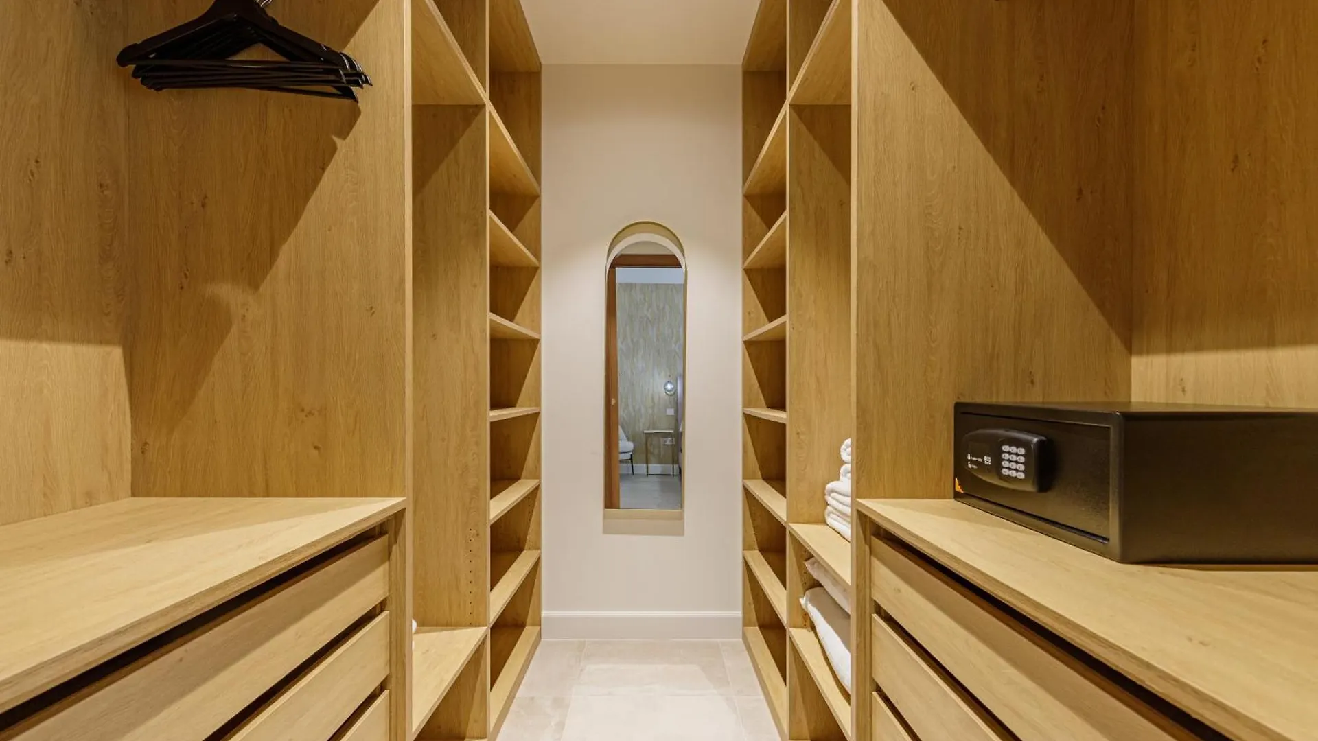 Plaza Del Siglo Suites & Boutique Apartments By Caleta Homes Màlaga