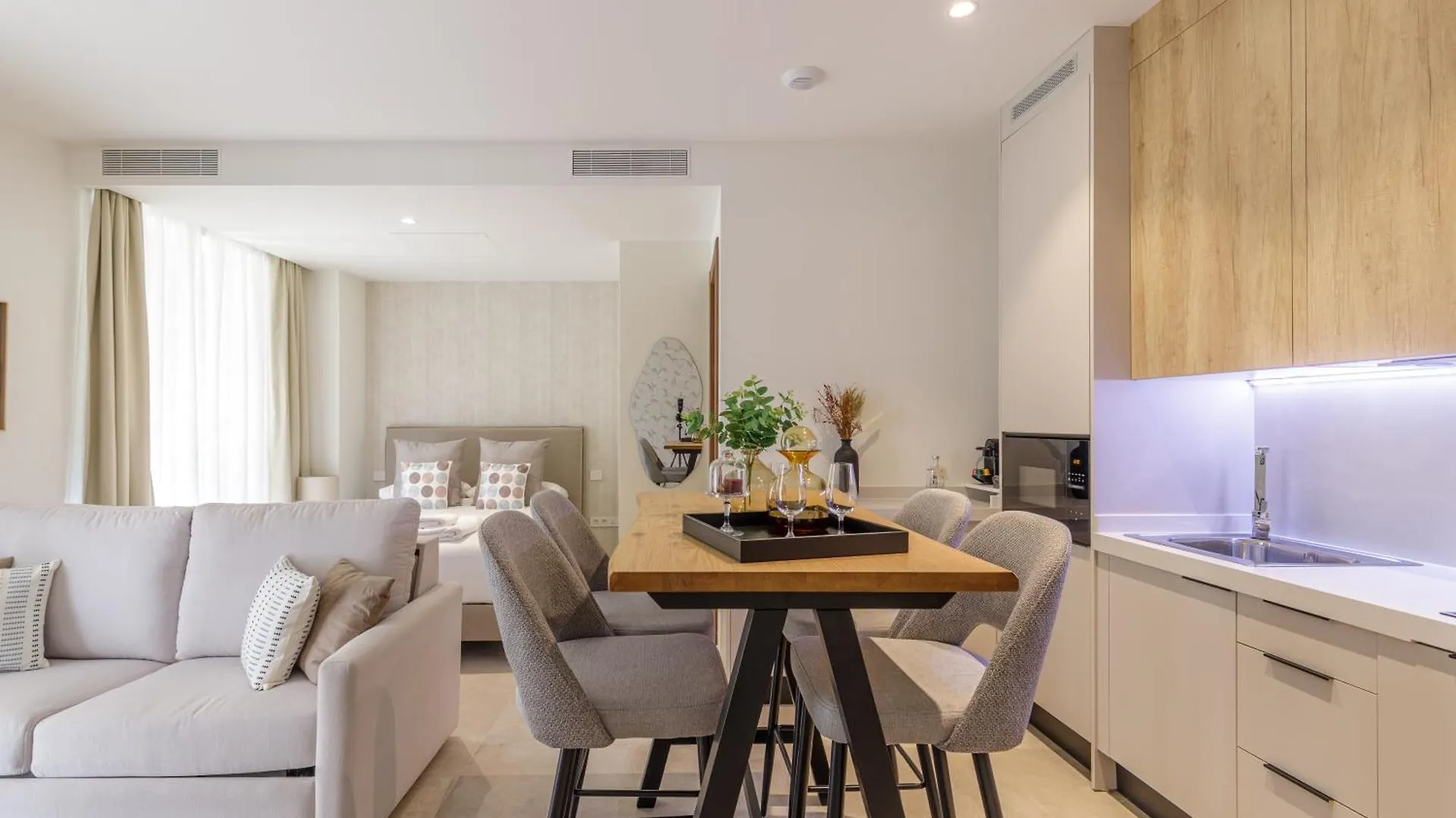 Plaza Del Siglo Suites & Boutique Apartments By Caleta Homes Màlaga