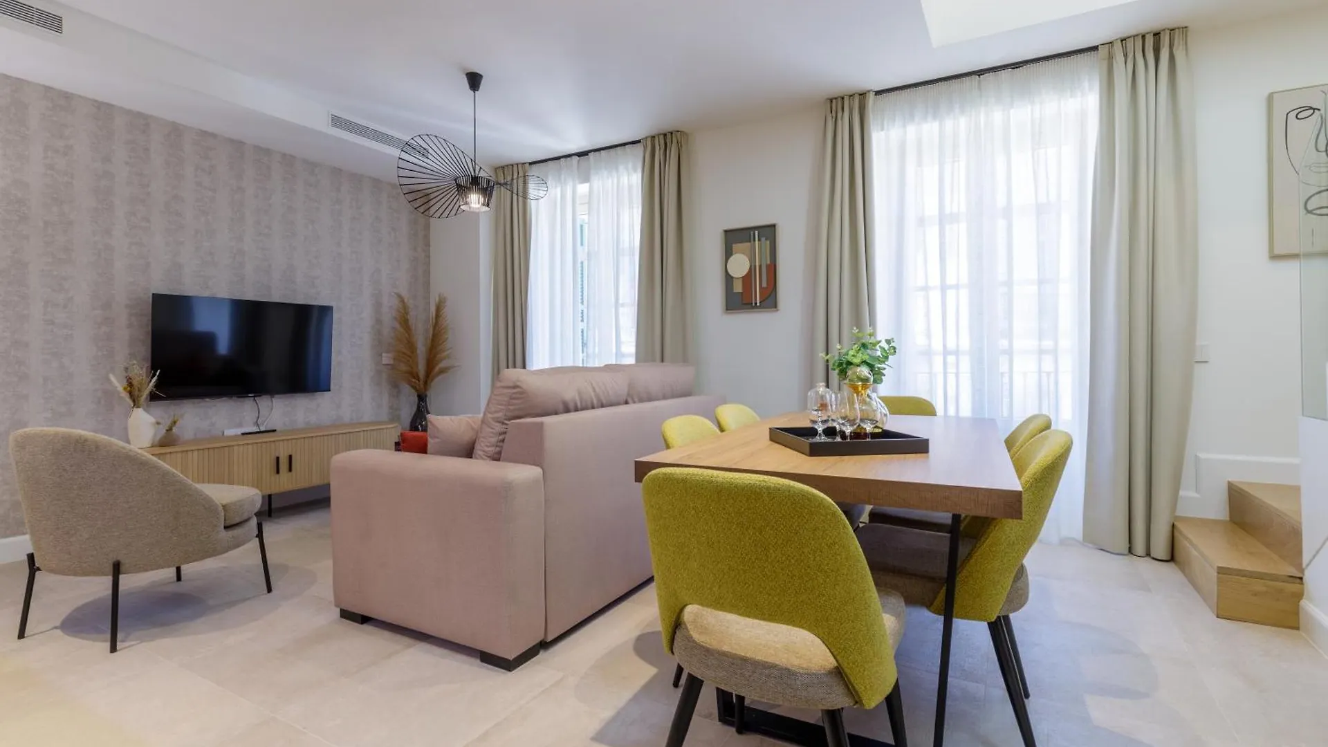Plaza Del Siglo Suites & Boutique Apartments By Caleta Homes Màlaga