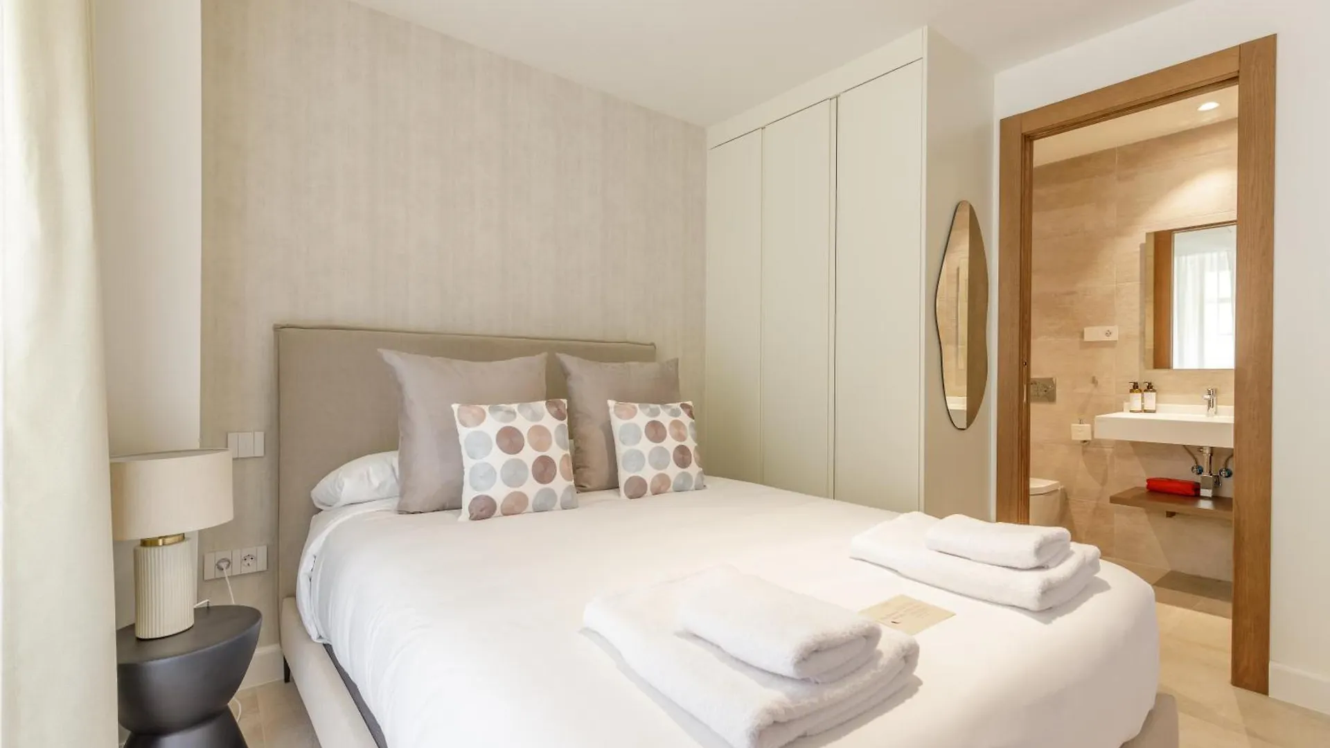 Plaza Del Siglo Suites & Boutique Apartments By Caleta Homes Màlaga