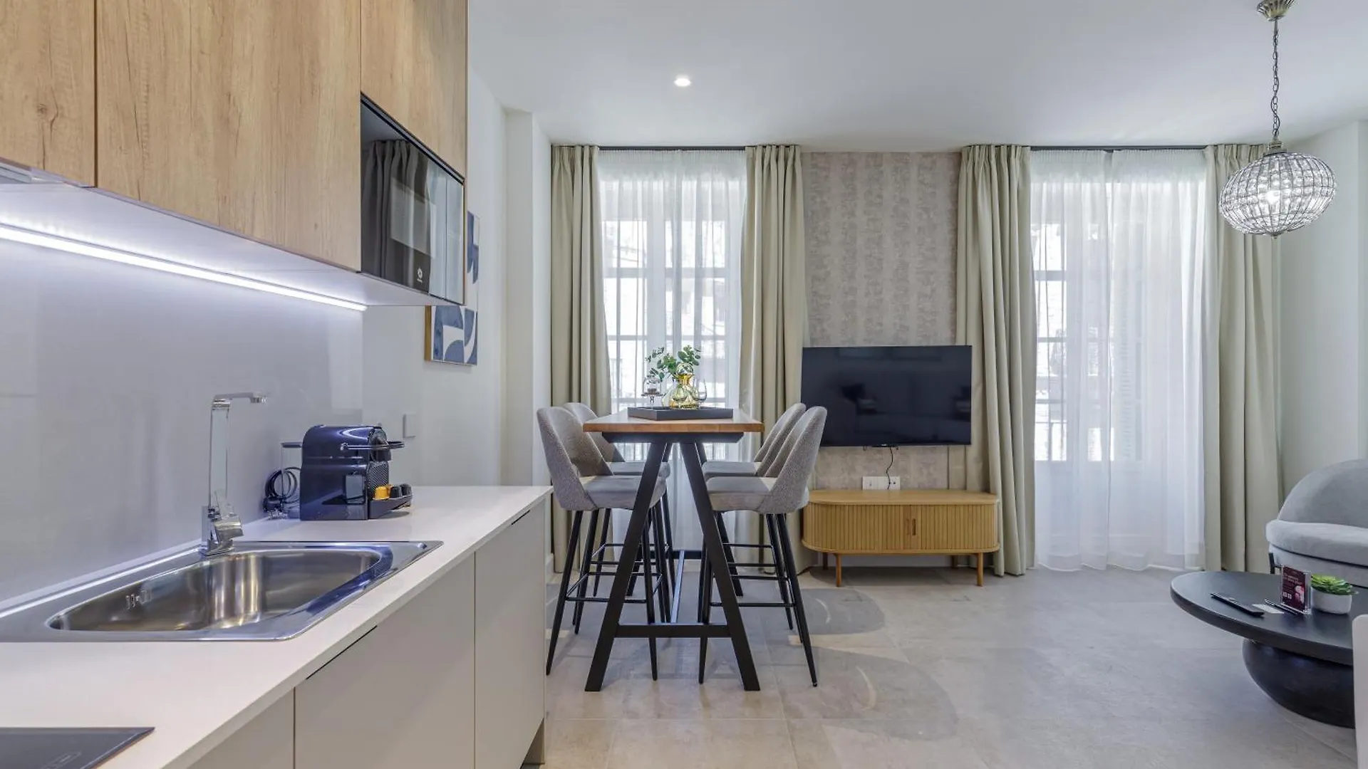 Plaza Del Siglo Suites & Boutique Apartments By Caleta Homes Màlaga